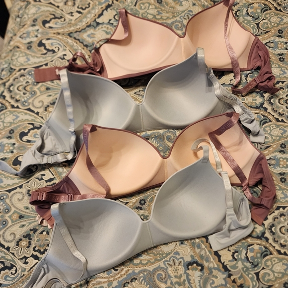 Like New! FOUR (4) Victoria's Secret THE T-SHIRT Lightly-Lined Wireless Bras - Picture 3 of 13